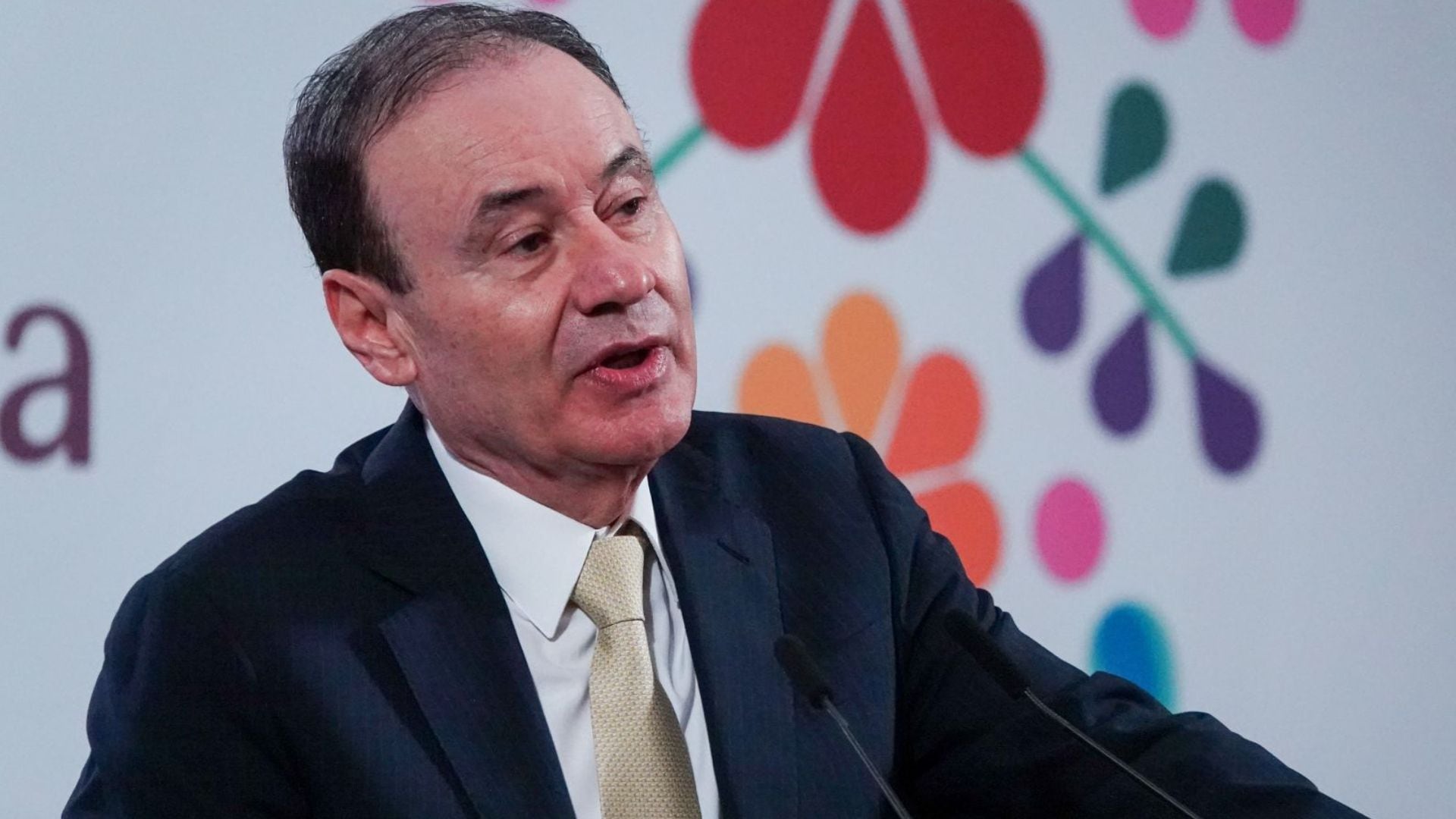 Tras dejar el PRI en 2000, Alfonso Durazo fue secretario particular y vocero de la Presidencia de Vicente Fox hasta su renuncia en 2004.
FOTO: GALO CAÑAS/CUARTOSCURO.COM