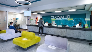 Hospitales públicos de Antioquia mantendrán suspendidos los servicios no urgentes para afiliados de Coosalud hasta recibir pagos pendientes