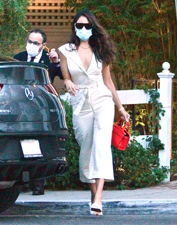 Noche de amigos. Eiza Gonzalez