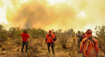 En el este y norte del incendio, los equipos mantienen las tareas de monitoreo para evitar que el fuego se reinicie