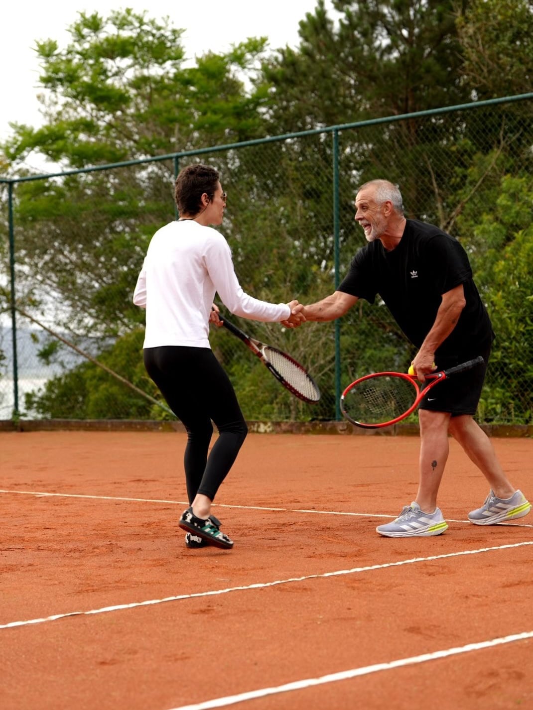 Entre las imágenes que compartió el chef, aparece jugando al tenis junto a su esposa