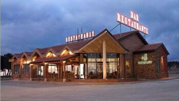 El restaurante de carretera en la A-6 que “justifica un viaje”: especializado en bocadillos de autor y chuletón de Ávila a la brasa