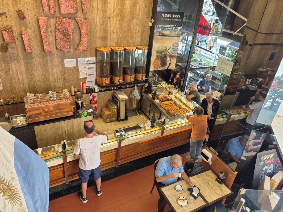 El Florida Garden abrió en 1962. Su nombre hace referencia al Jardín Florida, uno de los tantos salones de recreo que aparecieron en la ciudad en la segunda mitad del siglo XIX, ubicado en la misma manzana