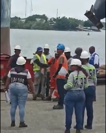 La empresa inició revisión del estado de salud del trabajador tras el accidente y verifica que no presente lesiones graves conforme a normas de seguridad - crédito redes sociales/X