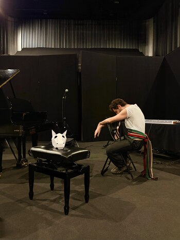 Vicente Navarro en el estudio.