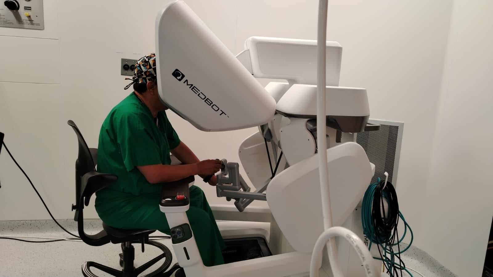 La operación se desarrolló con una latencia de apenas 16 milisegundos, lo que permitió controlar el robot quirúrgico prácticamente en tiempo real. Cortesía CSS
