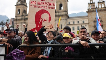 EN VIVO | Instalan tarima