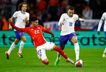 Kylian Mbappé sufrió ante Chile