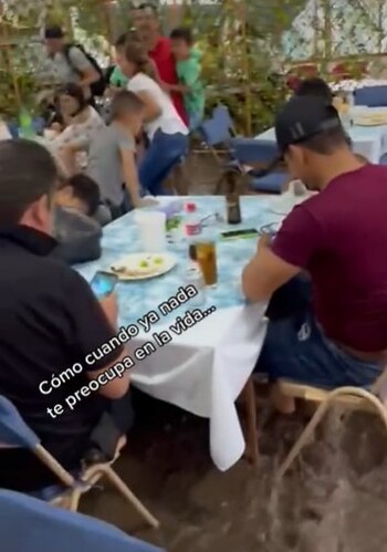 Incluso el jarrón de decoración