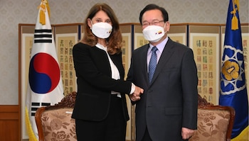 La vicepresidenta y canciller Marta Lucía Ramírez se reunió con el primer ministro de Corea del Sur, Kim Boo-Kyum. Foto: Ministerio de Relaciones Exteriores de Colombia