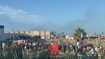 Manifestantes increpan e insultan a periodistas que cubren la crisis migratoria en Ceuta