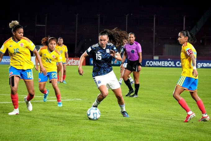 La selección argentina femenina se aseguró un punto frente a Colombia por la Liga de Naciones (X: @Argentina)