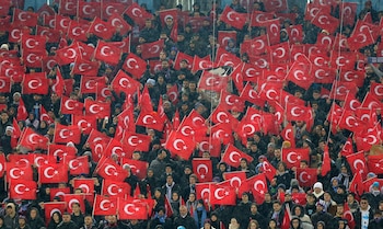 Los fanáticos del Trabzonspor desplegaron