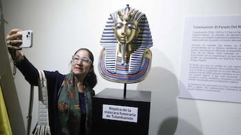Réplica de la máscara funeraria de Tutankamón ya se exhibe en Lima. (Foto: Agencia Andina)