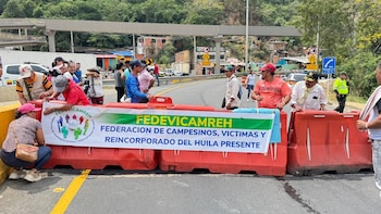 Firmantes de paz bloquearon vía