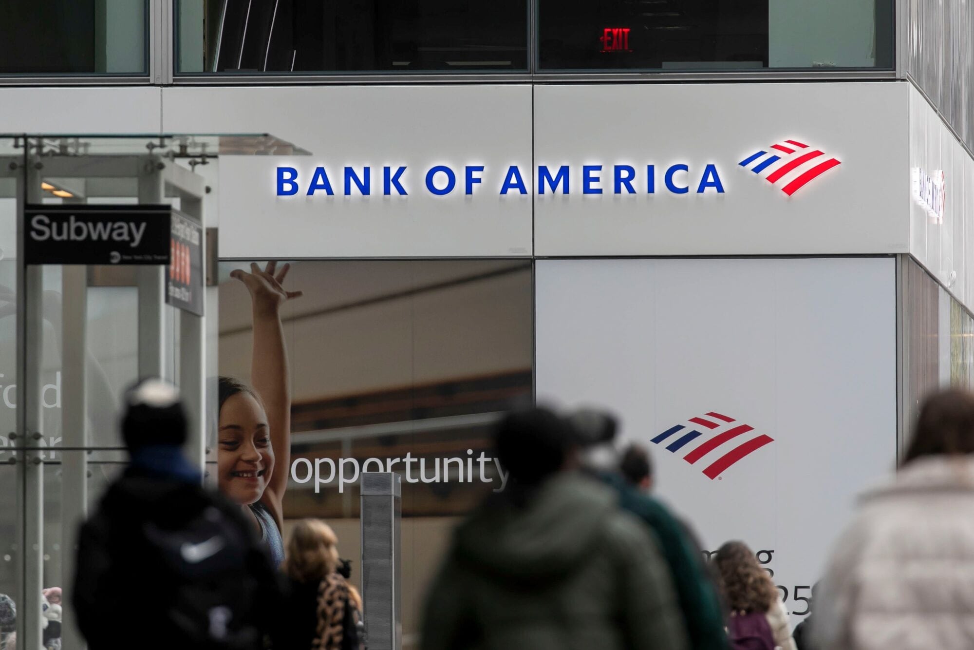 Bank of America reconfiguró su cartera en Argentina y optó por el Boncer 2027, un bono atado a la inflación (Bloomberg)