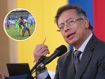Gustavo Petro respaldó sanción de la SIC a la Dimayor y equipos del fútbol colombiano - crédito Presidencia y Colprensa