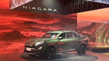 Así es la primera pickup compacta nacional: diseño, cuándo empezará a venderse y el novedoso sistema híbrido que tendrá