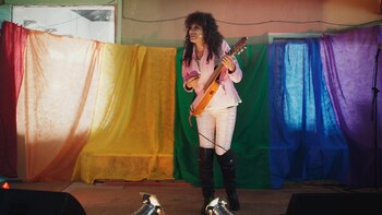 Alma es una artista y