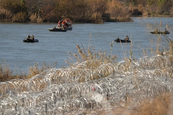 SRE advierte que ningún país puede alterar el cauce del Río Bravo sin aval de la CILA. (AP Foto/Eric Gay)