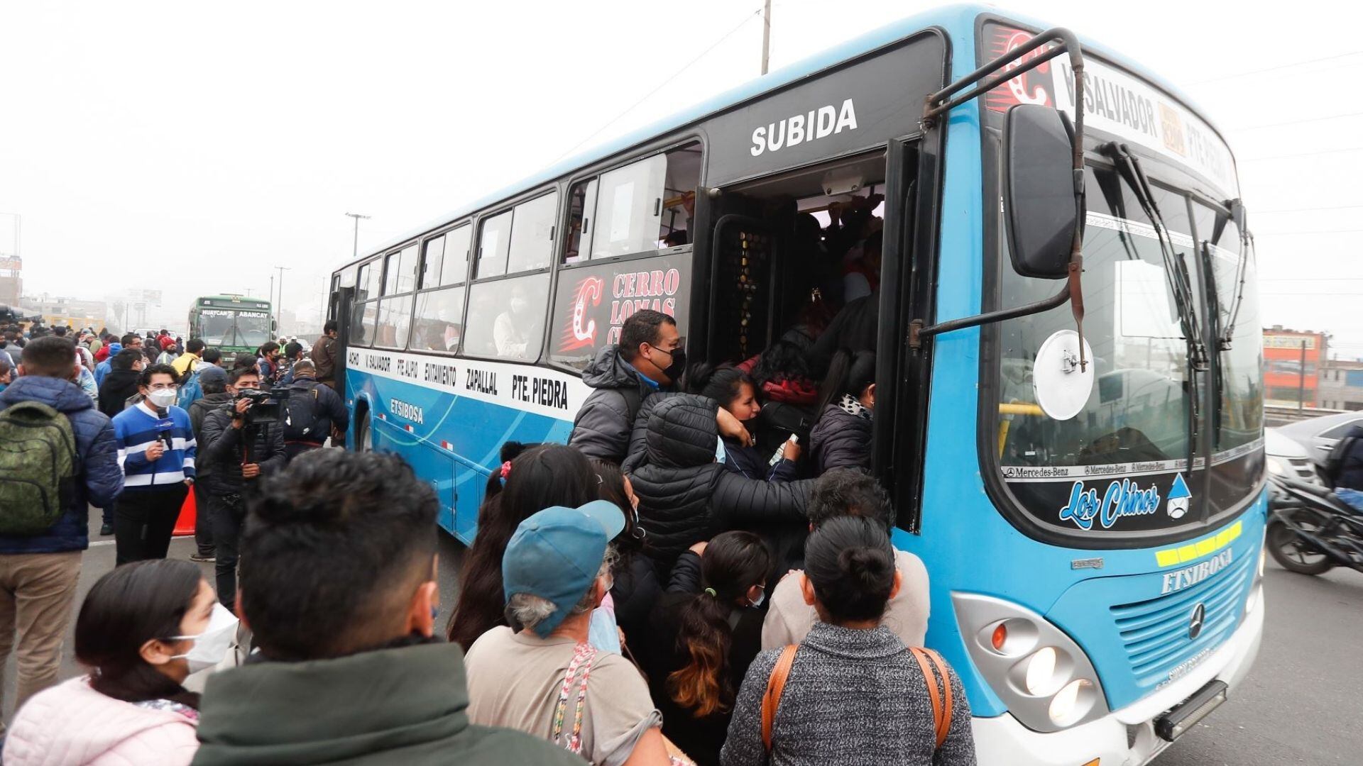 El sector de transporte urbano de Lima y Callao expresa su indignación por quedar excluido del subsidio estatal al combustible. (Andina)