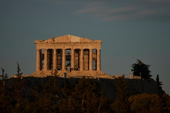 Grecia completó la restauración de la fachada occidental del Partenón y recuperó una vista perdida durante 220 años (REUTERS)