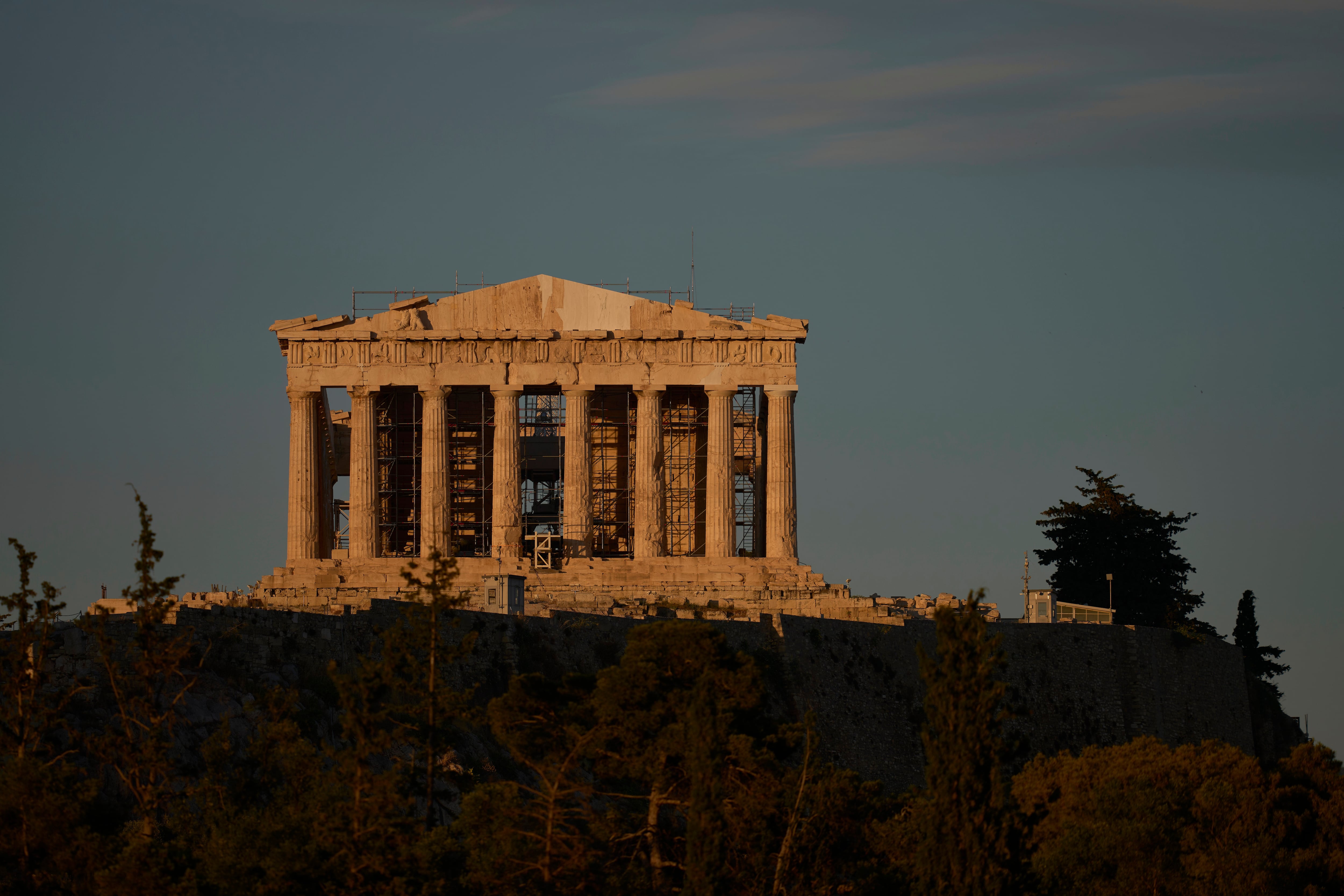 Grecia completó la restauración de la fachada occidental del Partenón y recuperó una vista perdida durante 220 años (REUTERS)