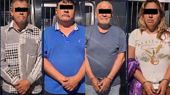 Los detenidos fueron identificados como Lourdes Natalia N., de 50 años, y Jorge Humberto R., de 68, ambos originarios de Perú. También fueron arrestados Richard Alcides U., de 57 años, y José Juan H., de 77, residentes de la Ciudad de México. (Crédito: Policía de Monterrey)