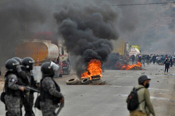 La Cancillería boliviana alertó que las movilizaciones y bloqueos de carreteras liderados por el ex presidente representan una amenaza para la estabilidad democrática y pidió la atención de la comunidad internacional (REUTERS/Patricia Pinto)