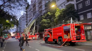 Se incendia un edificio de 13 pisos en el barrio de Recoleta
