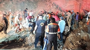 Madre y sus dos hijas