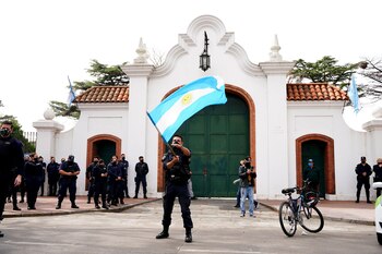 protestas-de-policias-frente-a-la-quinta-de-olivos