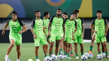 Bolivia anuncia que jugará dos