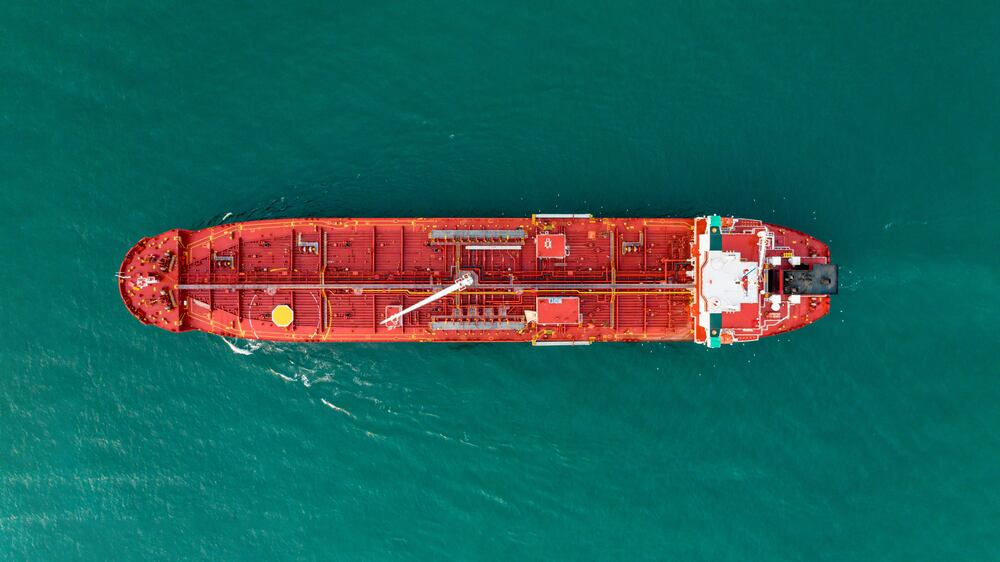 El posible bloqueo efectivo del Estrecho de Ormuz no solo afecta a los países exportadores de petróleo y gas de la región, sino que también compromete a industrias agrícolas de todo el mundo (Foto: Shutterstock)