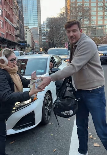 Mujer que caminaba por la