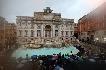 El agua emanando de las