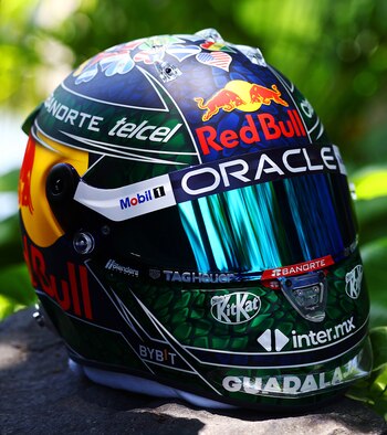 El casco de Checo Pérez