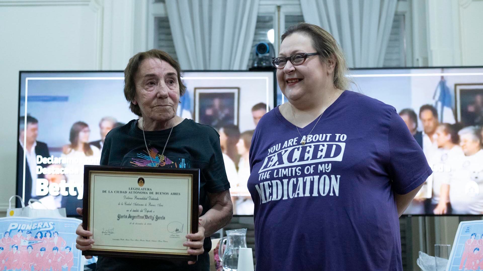 Betty García y la legisladora Graciana Peñafort (Fotografía: LegisCABA/Laura Palmiotti).