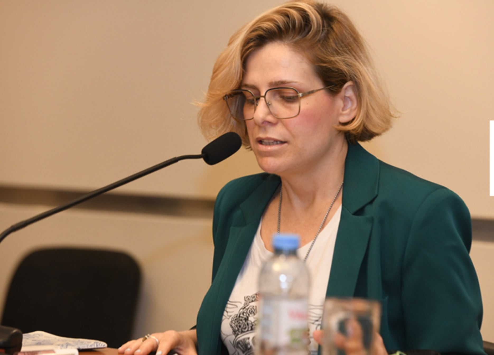 La fiscal María Luz Castany detalla el veredicto sobre la condena de un joven implicado en tráfico de cocaína, durante una intervención pública en la que se enfatizó la seriedad del caso. (Fiscales.gob.ar)