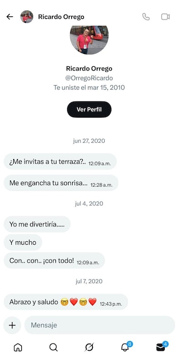 La joven publicó uno de los chats que demuestra los mensajes por parte del presentador - crédito Kathy Lambis / X