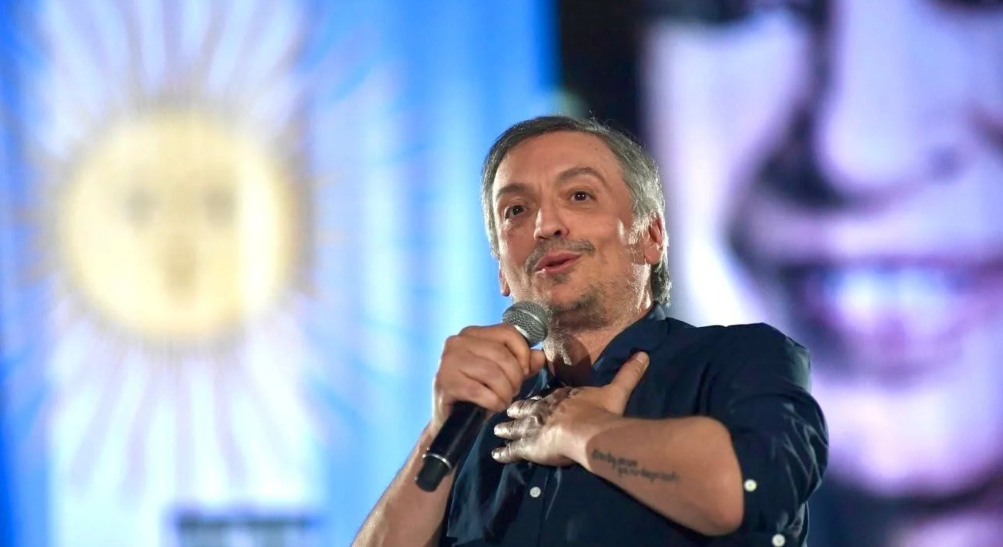 Máximo Kirchner durante el homenaje a Néstor Kirchner en Lanús (X: @la_campora)