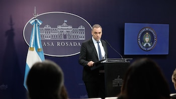 Qué dice el régimen de seguridad vigente al que se refirió Adorni por la custodia de familiares de funcionarios