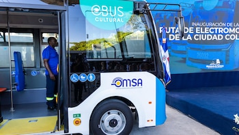 La nueva conexión de autobuses beneficiará a más de 40.000 personas en Santo Domingo (Foto cortesía Presidencia de la República)
