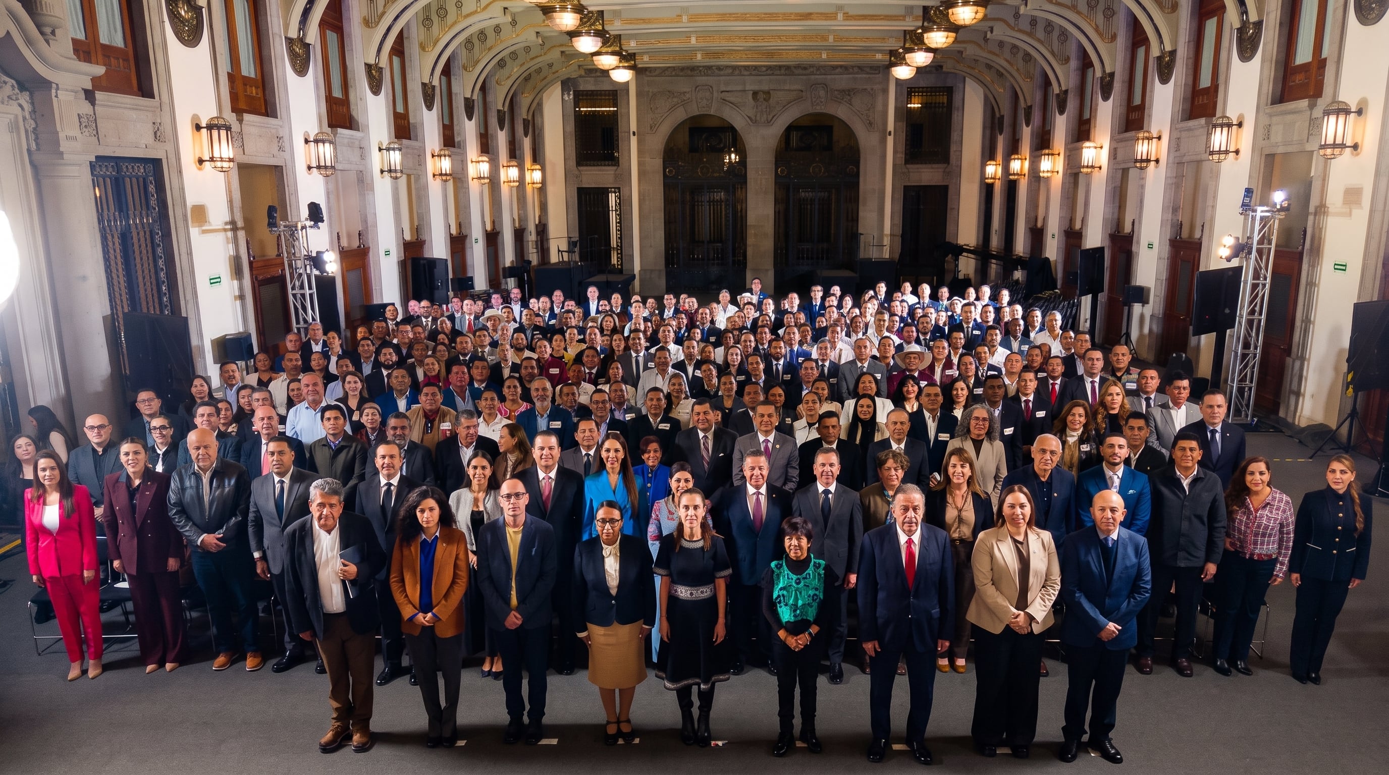 Sheinbaum se reúne con gobernadores y presidentes municipales para acelerar Viviendas para el Bienestar