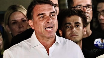 El Supremo brasileño prohíbe a Flávio Bolsonaro salir del país por un caso de blanqueo de capitales