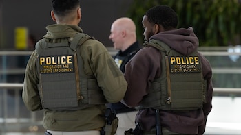 El ICE se queda fuera de un acuerdo inicial para reanudar la financiación del Departamento de Seguridad Nacional