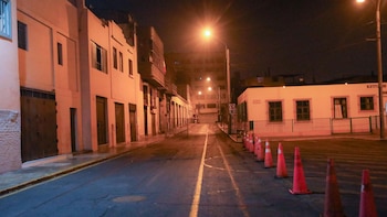 Personal municipal retira ambulantes y vehículos en Mercado Central, Mesa Redonda y Triángulo de Grau - Créditos: MML.