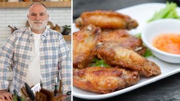 José Andrés, chef español: “Para preparar unas alitas de pollo adictivas, las marino con aceite de oliva y pimentón y las rebozo en pan rallado para una segunda fritura”