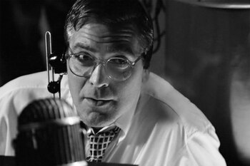 George Clooney como Fred Friendly.