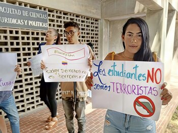 Los universitarios enfrentan estudiantes y